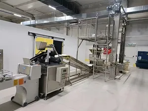 تركيب المعدات وخطوط الإنتاج في مواقع عملاؤنا